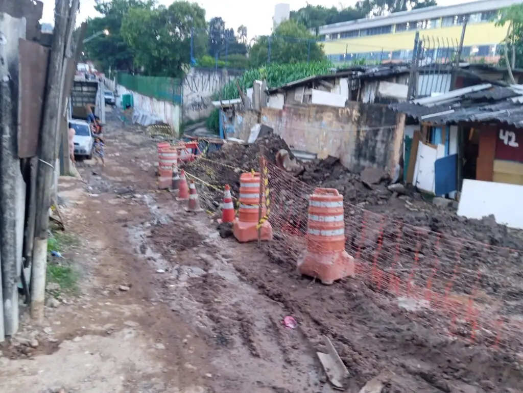 Execução de drenagem pluvial e escavação de valas em São Paulo - PAVIBEM